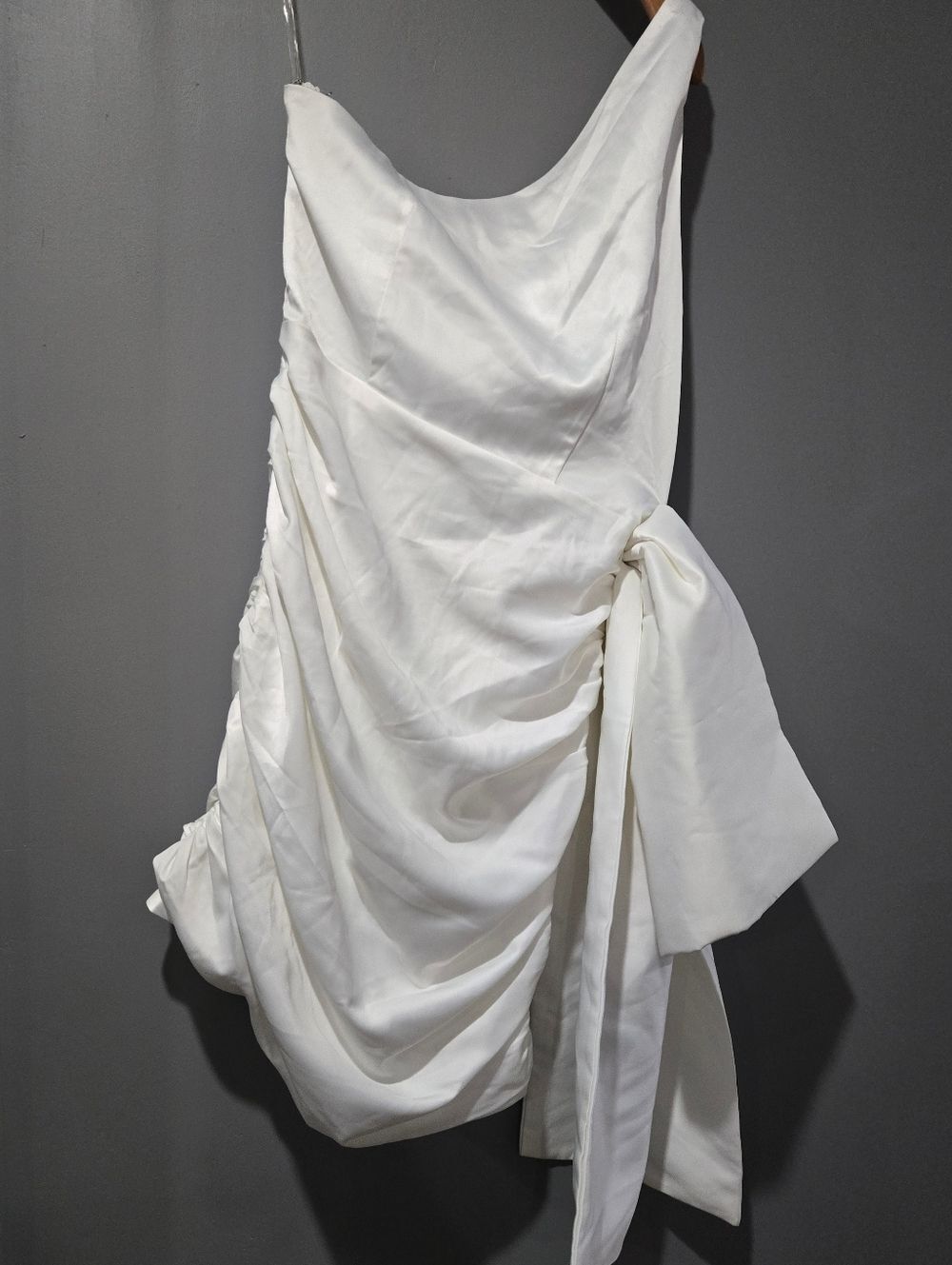 Showpo Betty One Shoulder Mini Dress White Side Bow Ruched NWT Size 6 Bridal - Picture 4 of 11